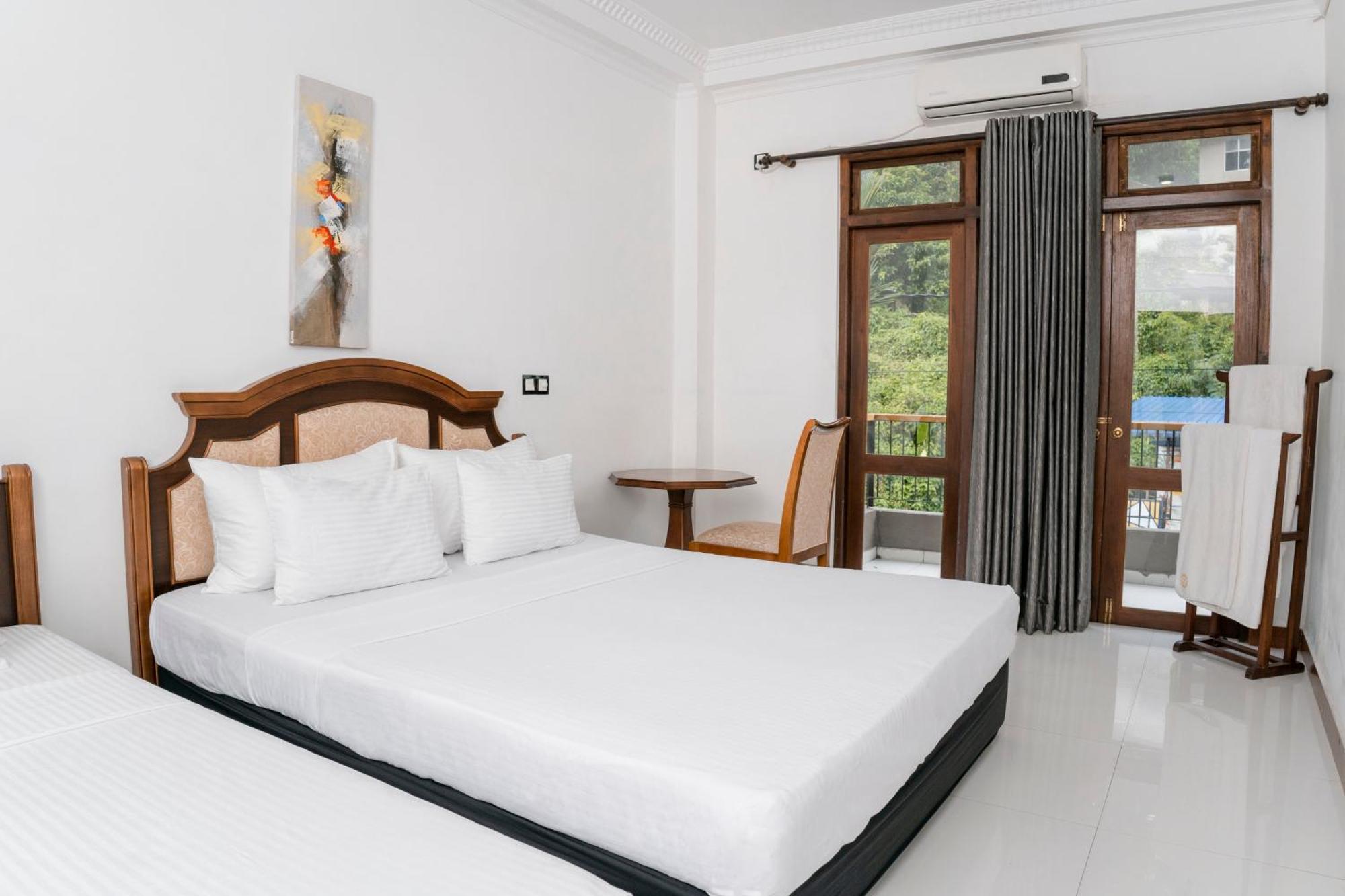 Rivora Gallery Hotel
