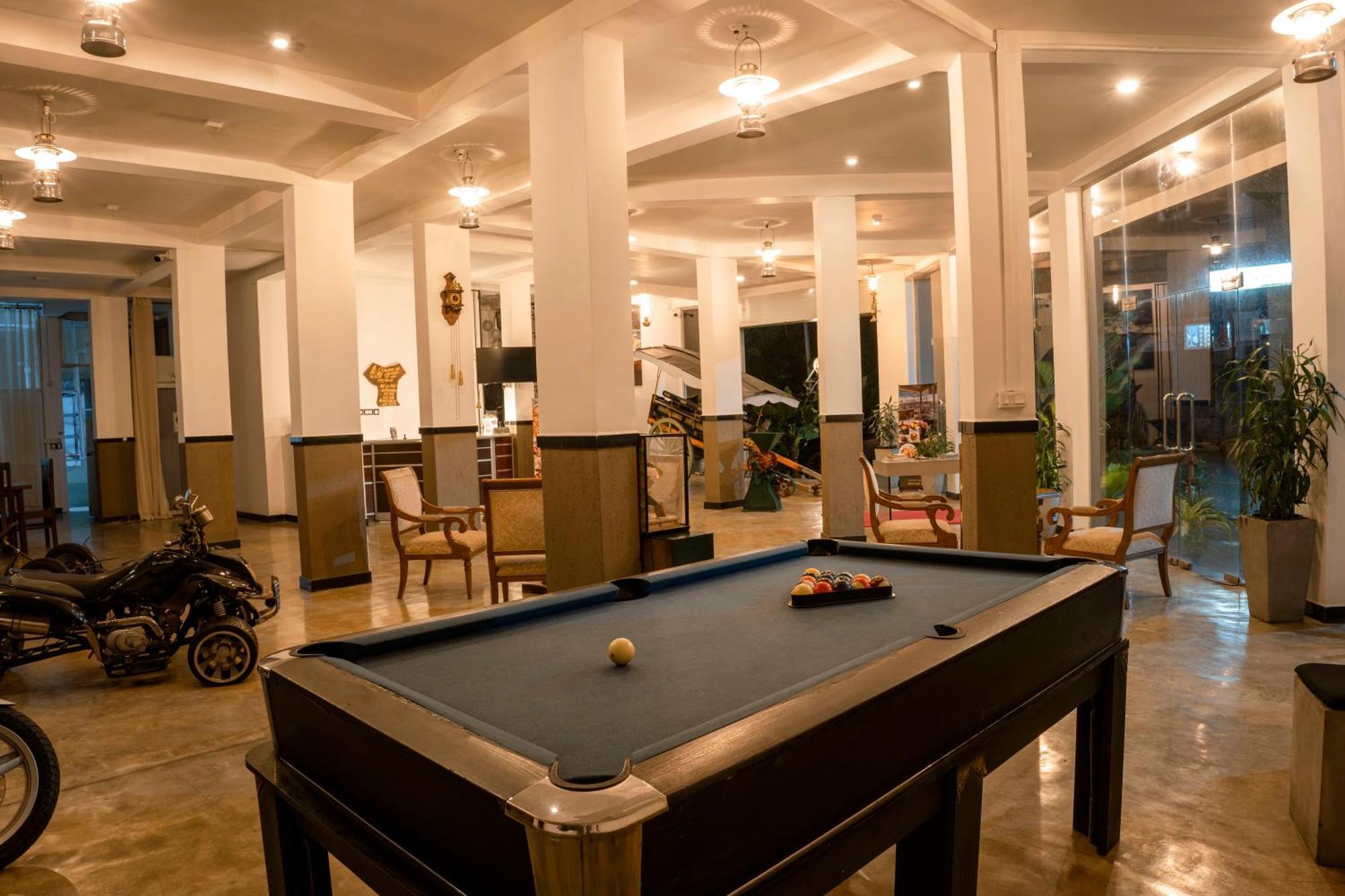 Rivora Gallery