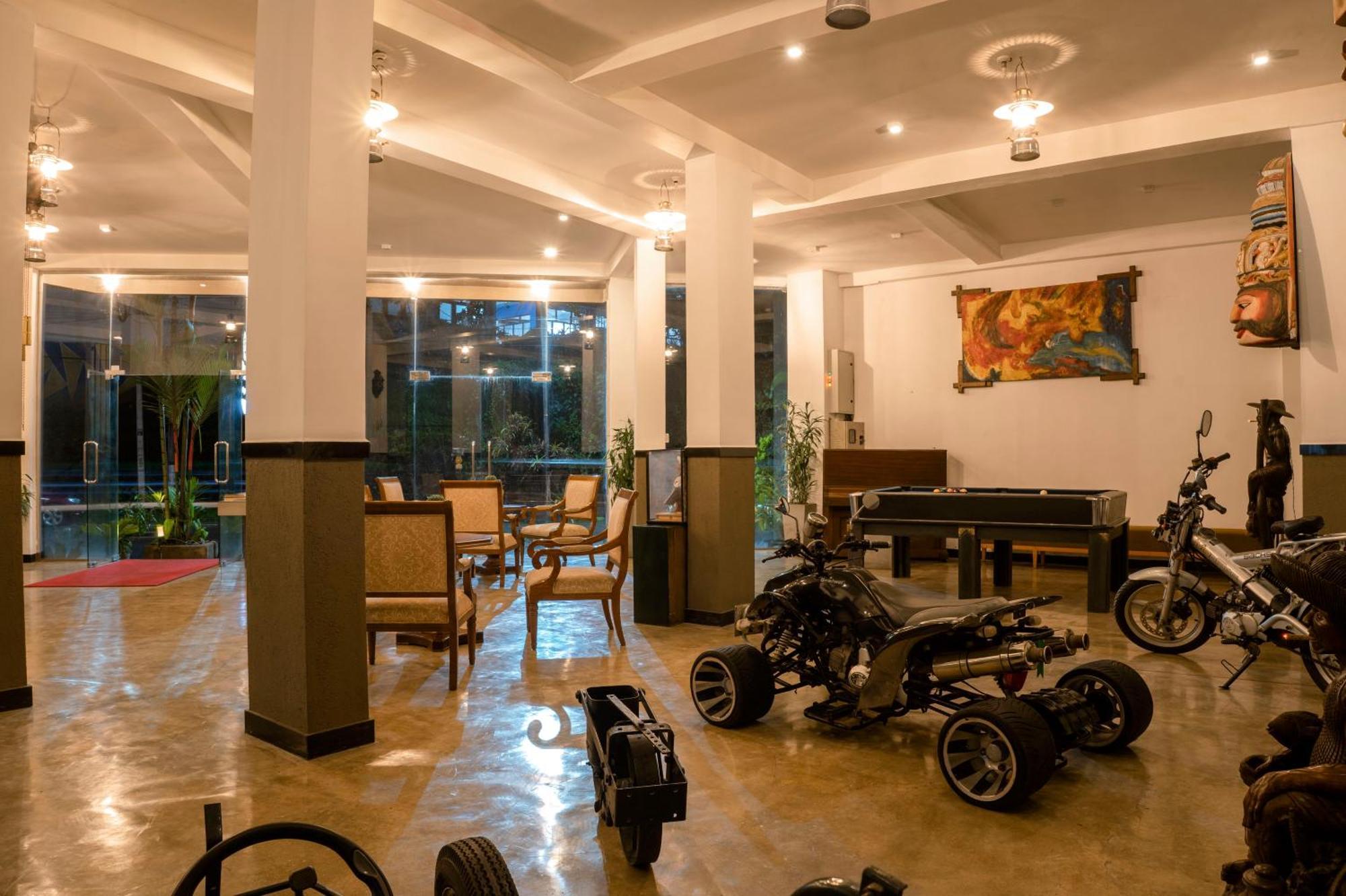 Rivora Gallery Hotel