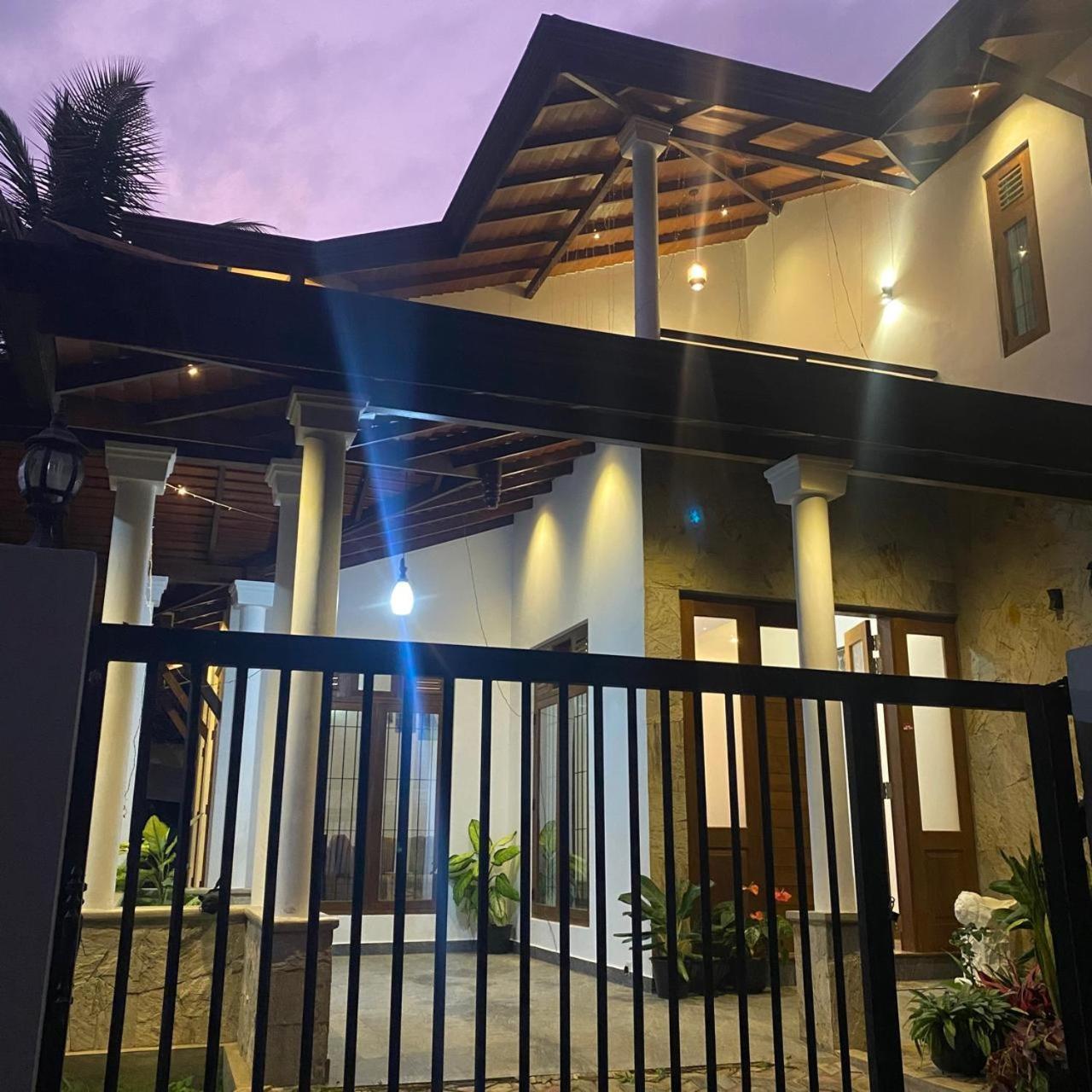 Chaaya Lodge Kandy