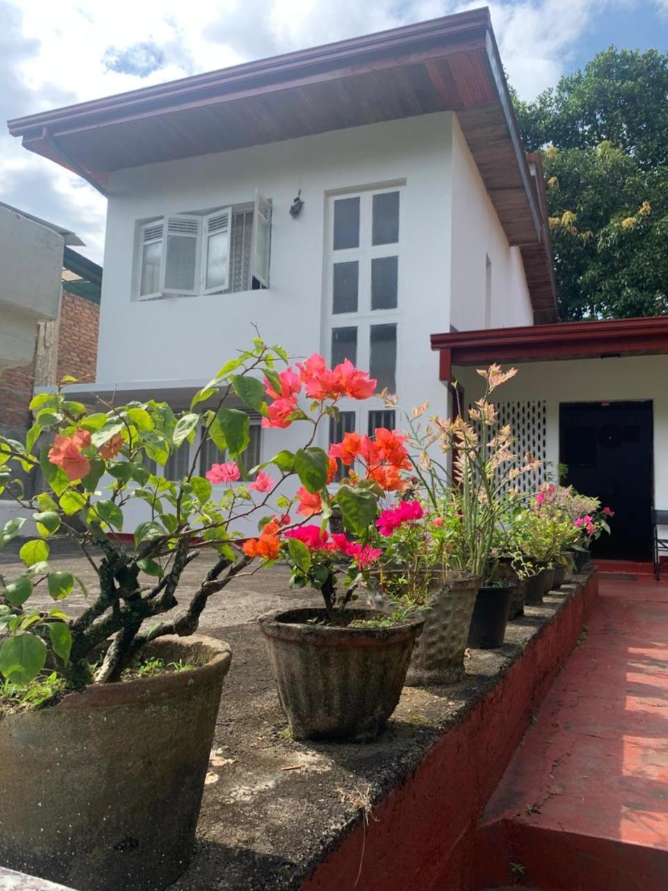 Country house No 06 Veediya Bandara Lane Bahirawakanda Kandy
