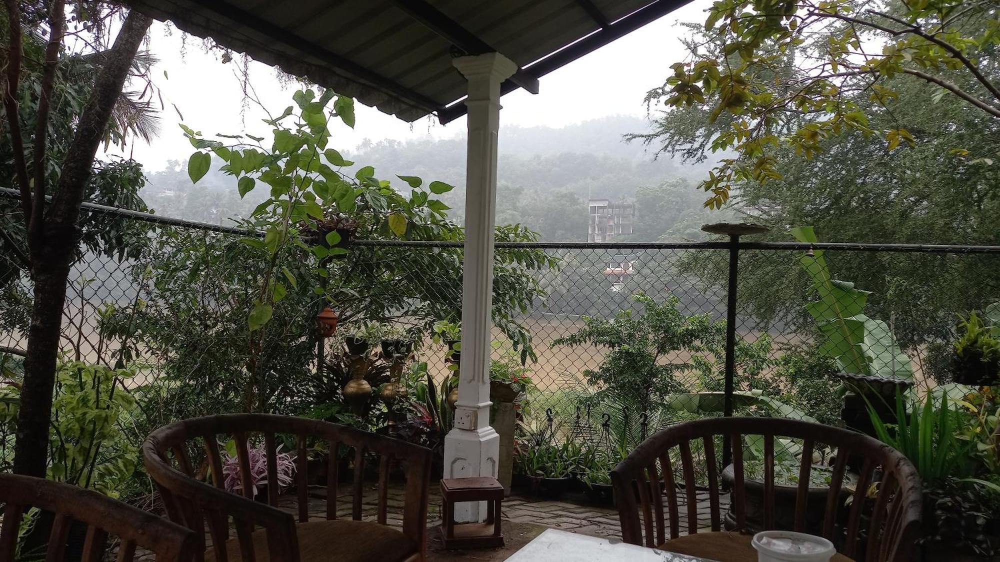Mahaweli Shades Guest house 2*