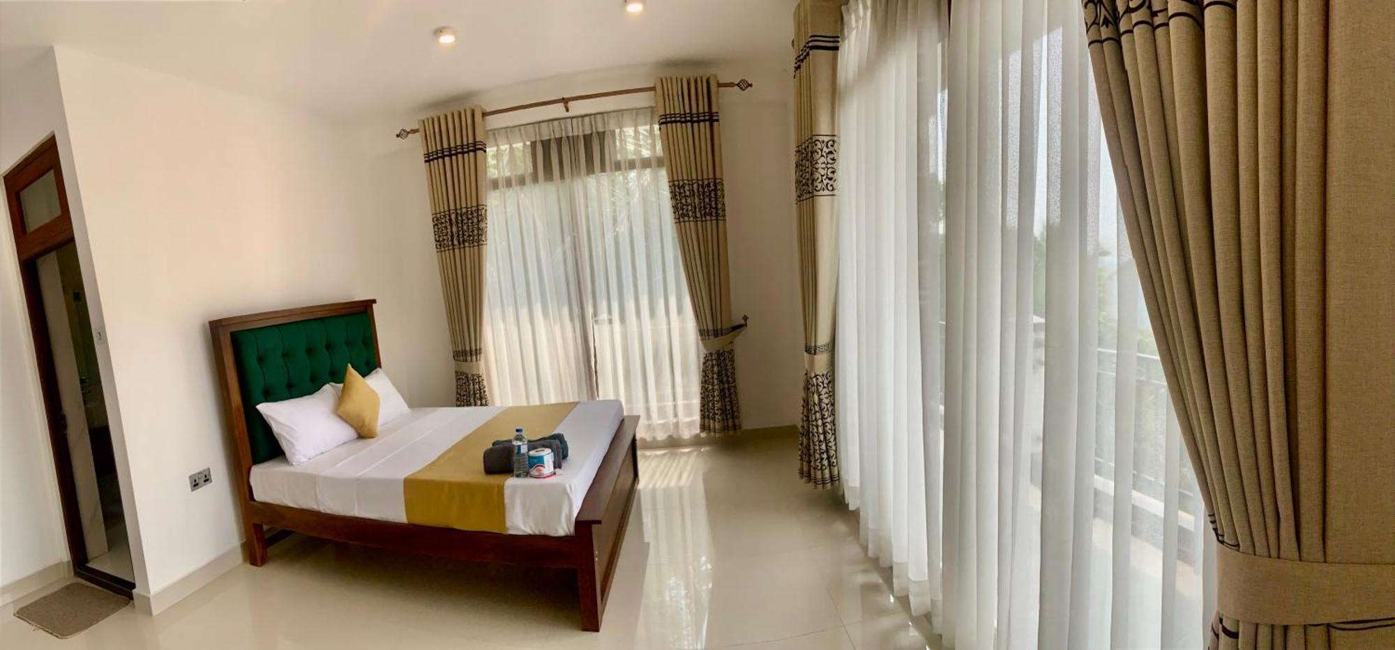 Golden King Bed & Breakfast