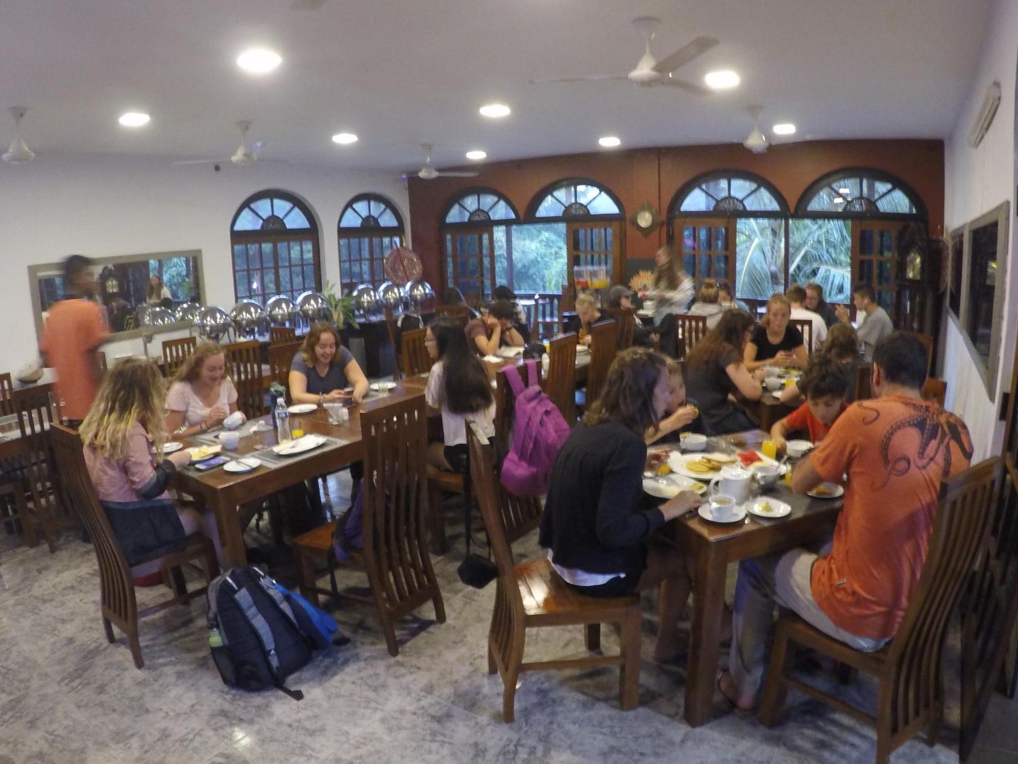 Hotel Sizzlers Hub Kandy