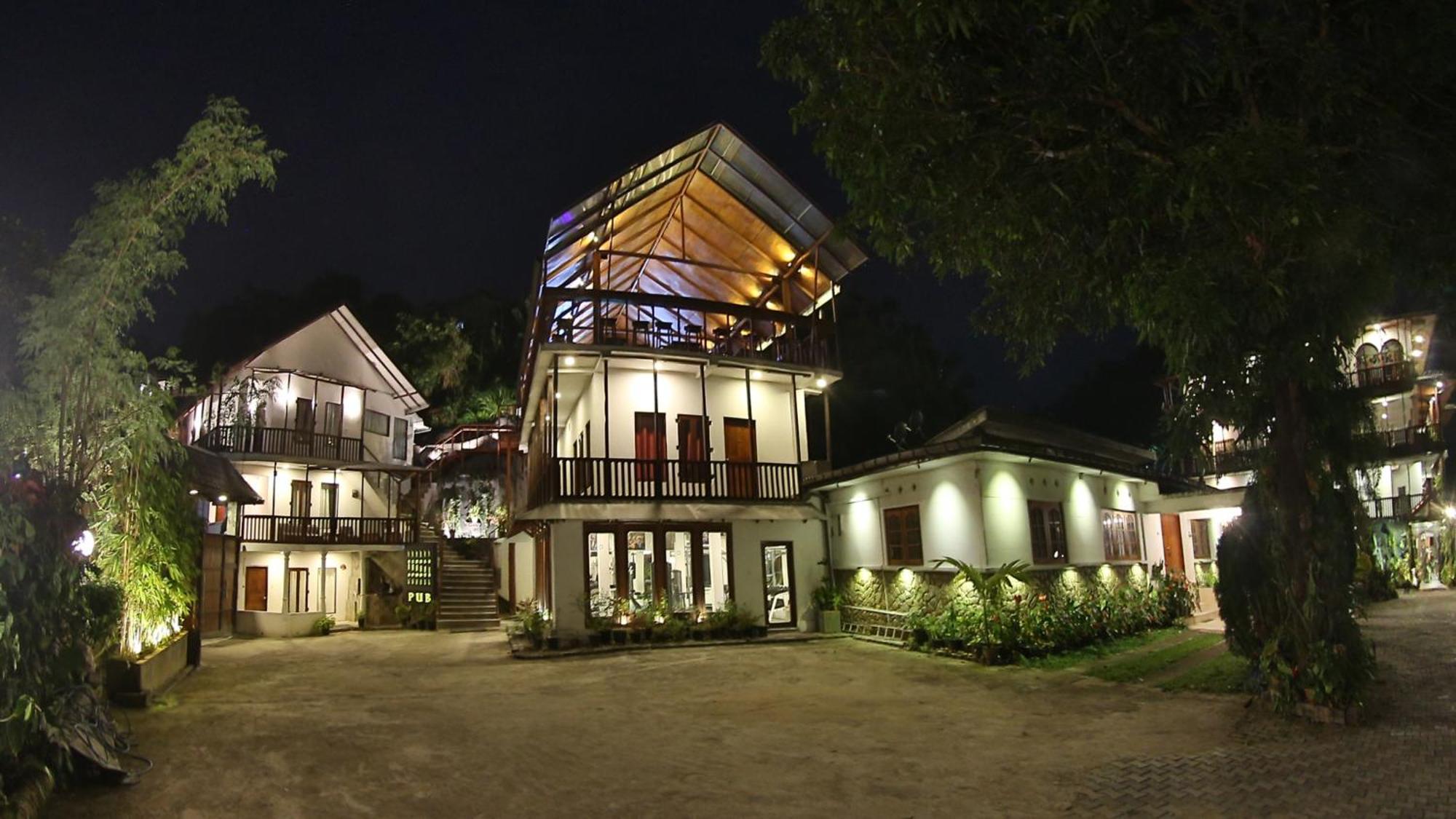 Hotel Sizzlers Hub Kandy