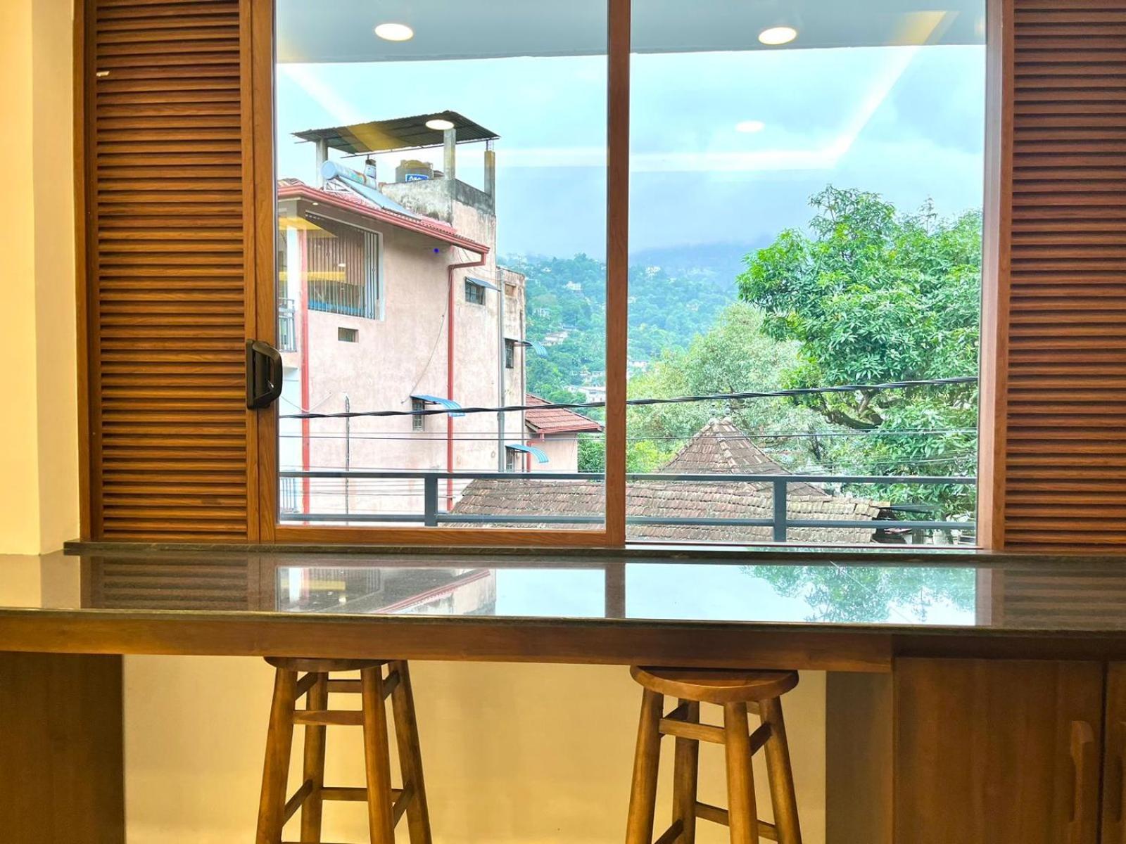 Breeze Hotel Kandy