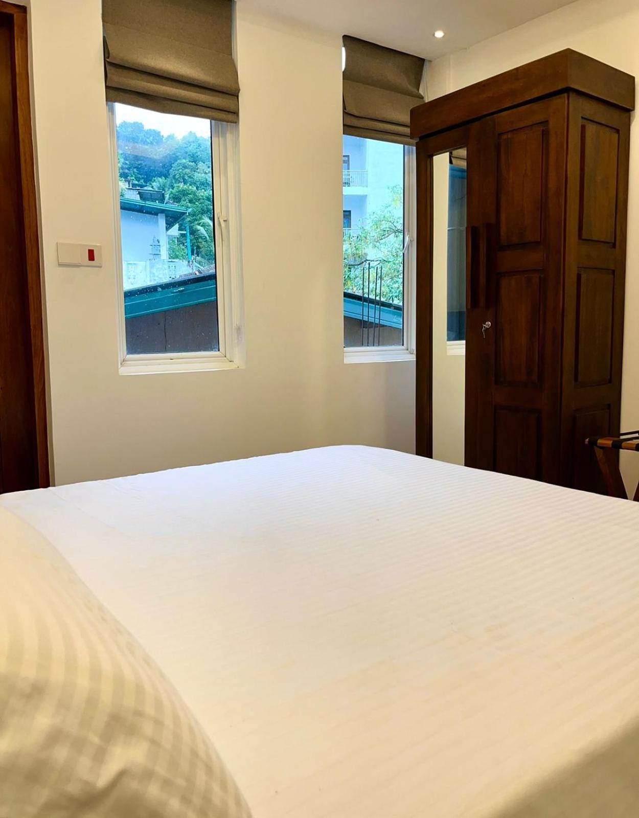 Breeze Hotel Kandy
