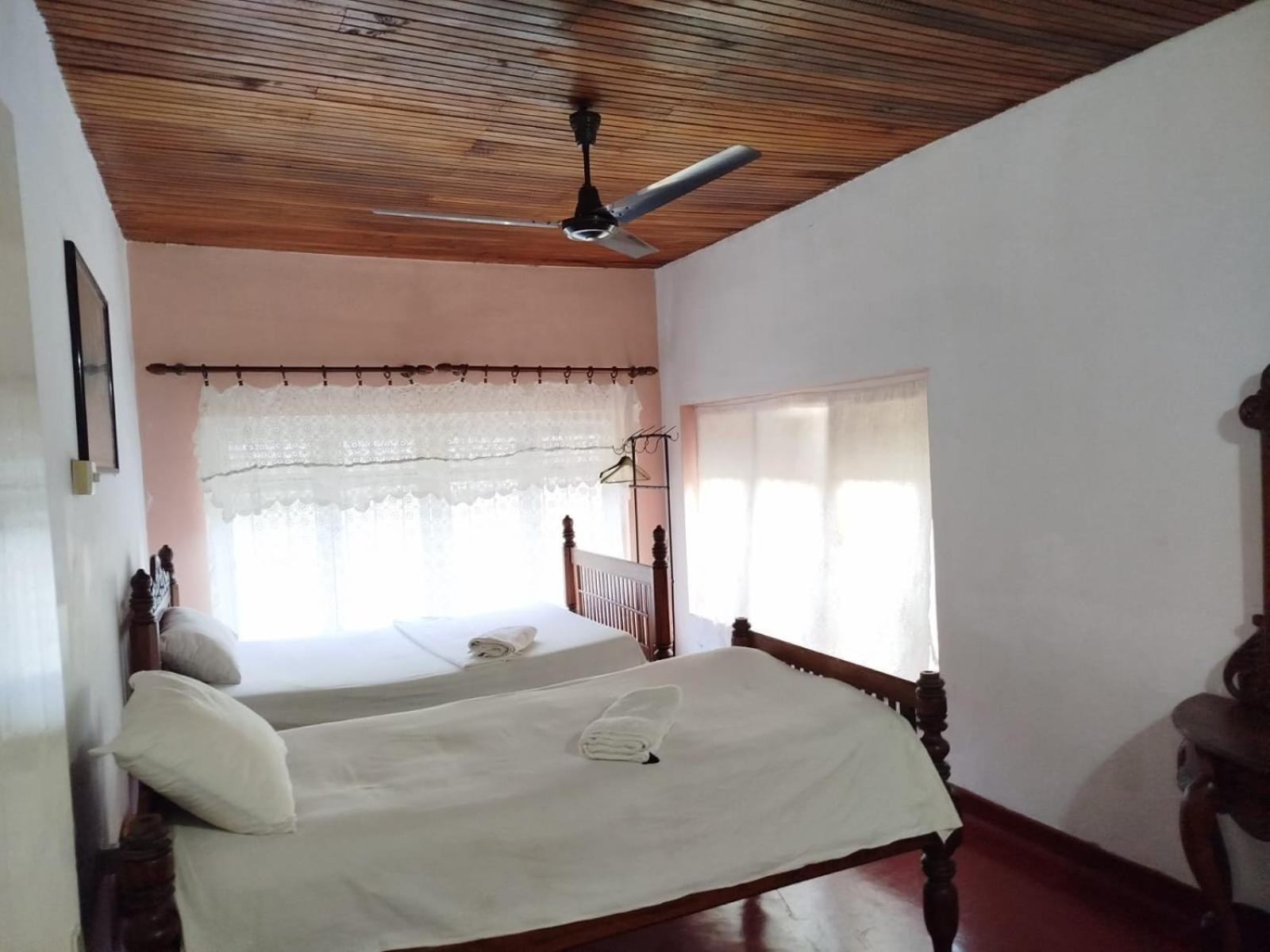 No 06 Veediya Bandara Lane Bahirawakanda Country house