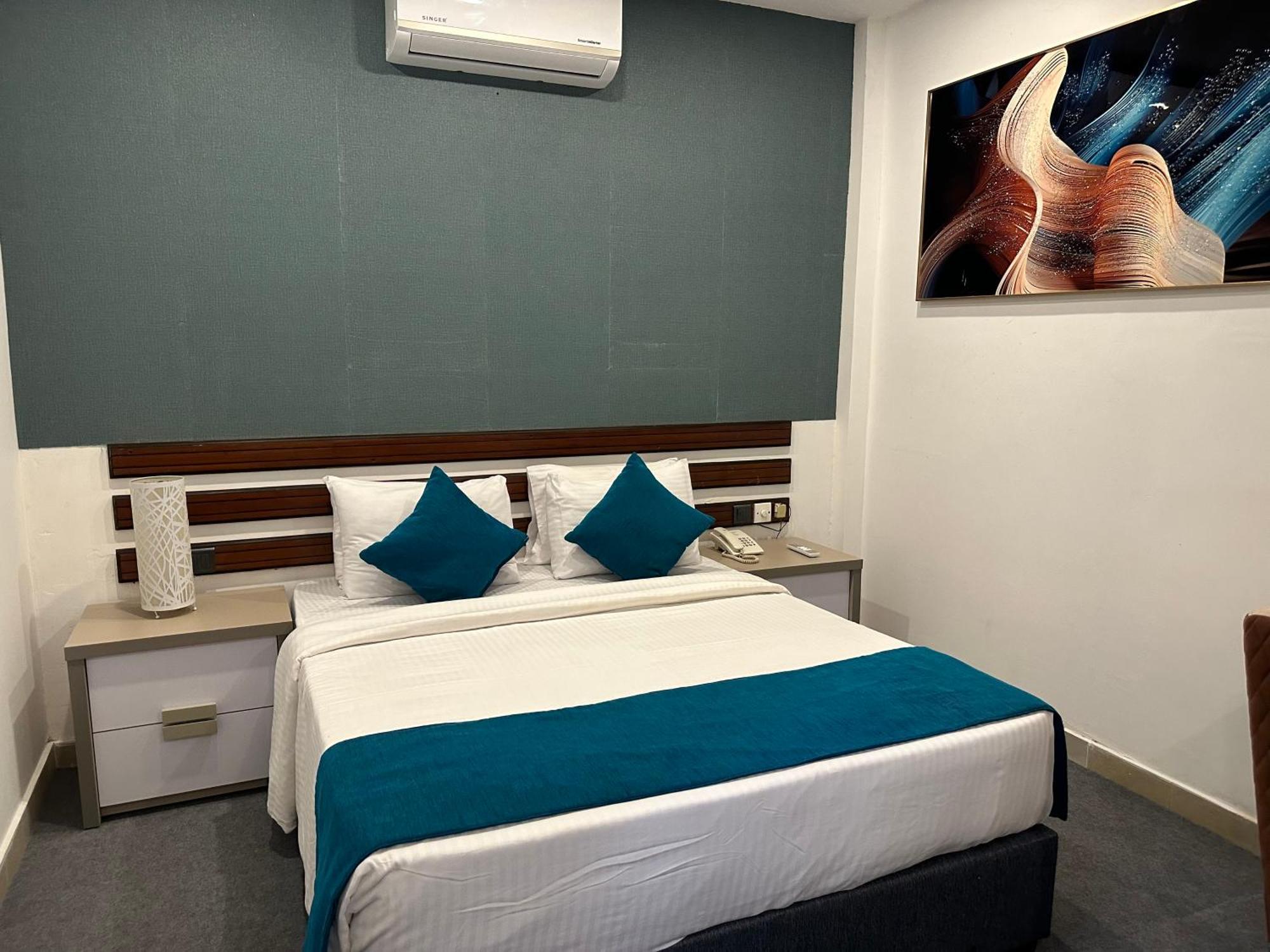 Elegant Hotel 4*
