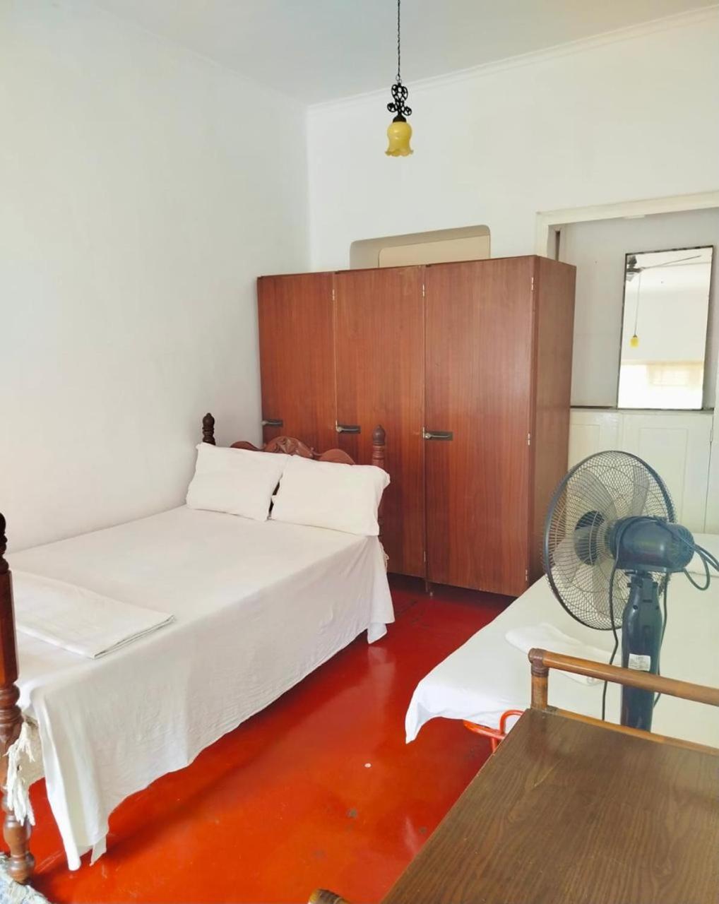 No 06 Veediya Bandara Lane Bahirawakanda Country house