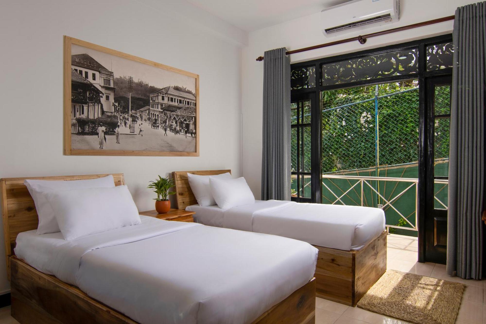 Bylake Hotel Kandy