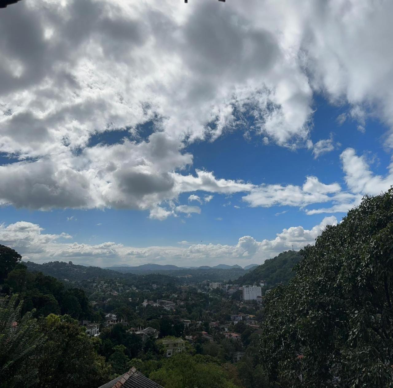 View 2* Kandy