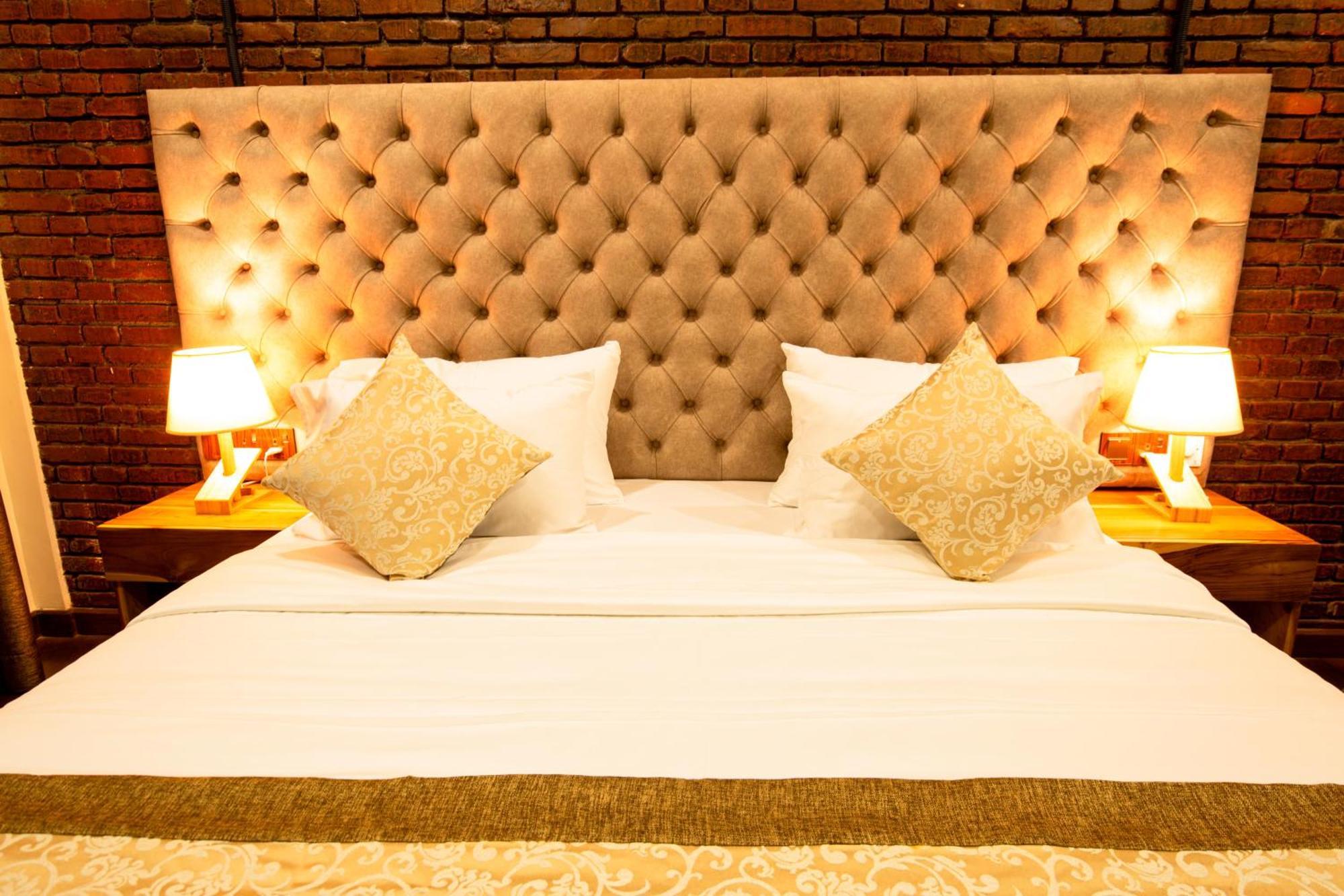 Manthra Leisure Hotel