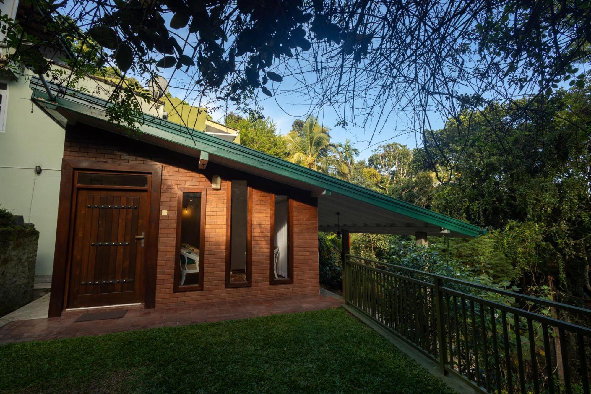 Greenwood Edge Kandy