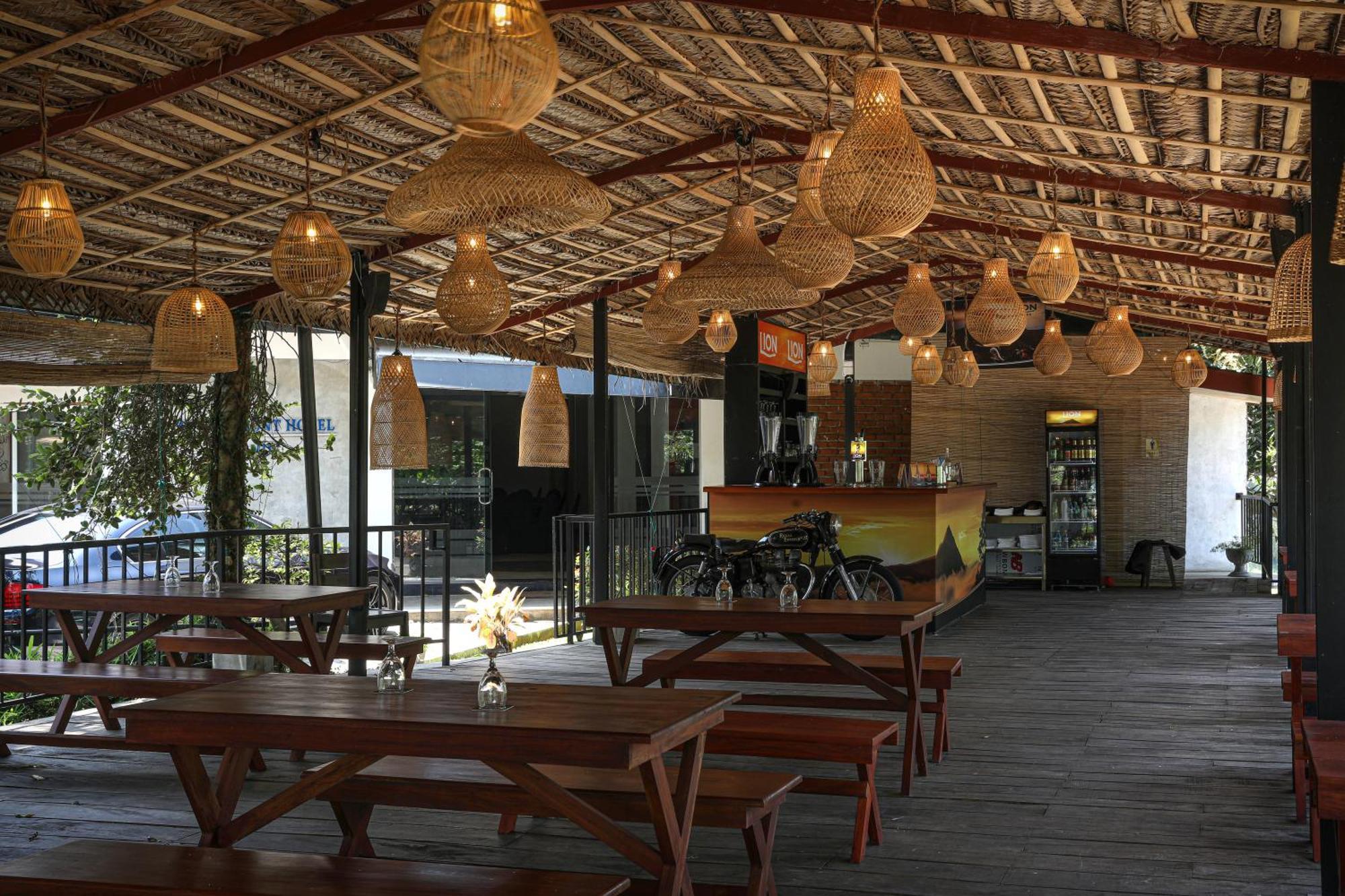 Hotel Water Front -