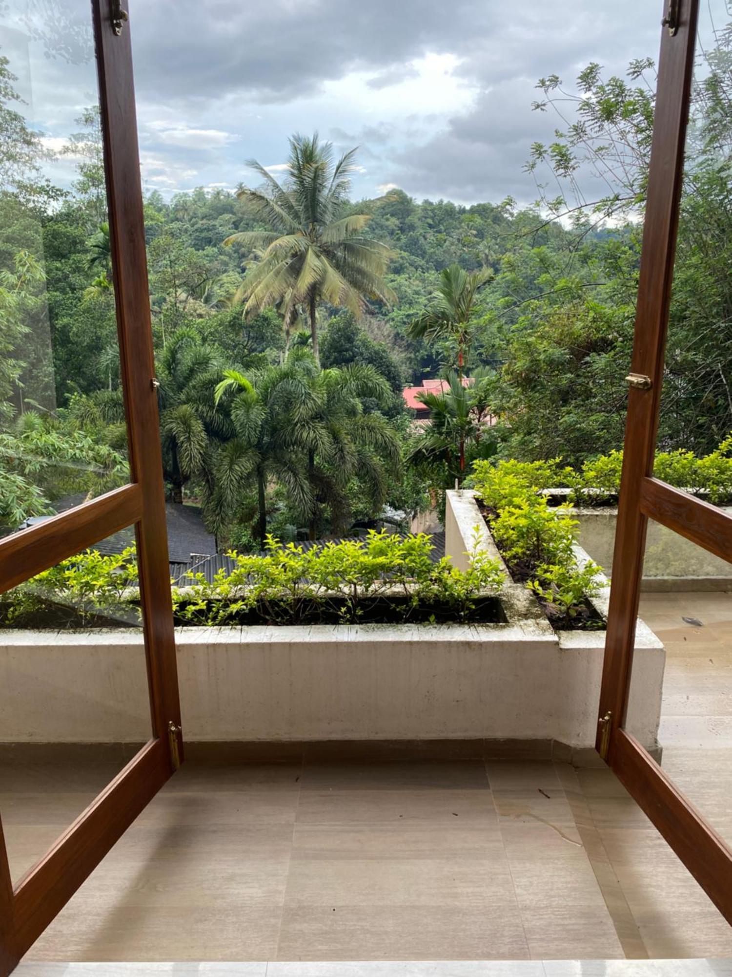 Inn Lotus
