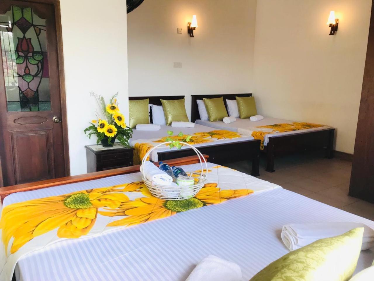 Laaya Guest house *