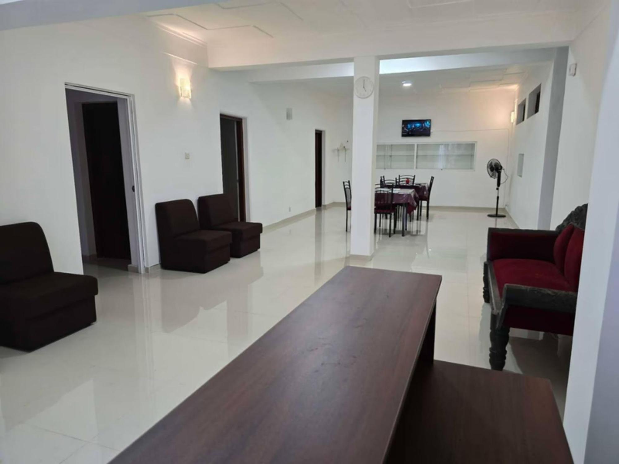 In Guest - Serene Getaway With Views Guest house