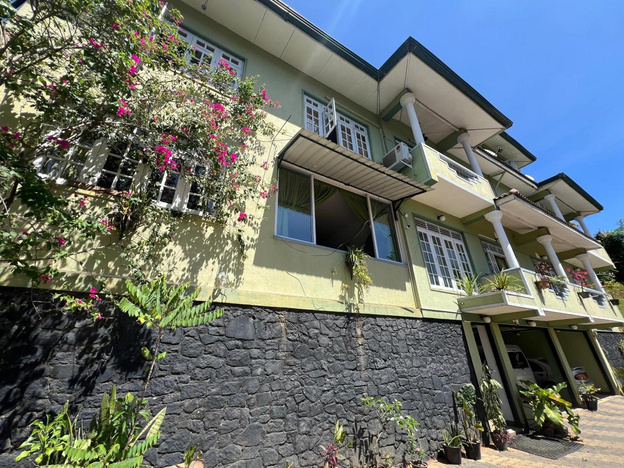 New Blue Mount View * Kandy