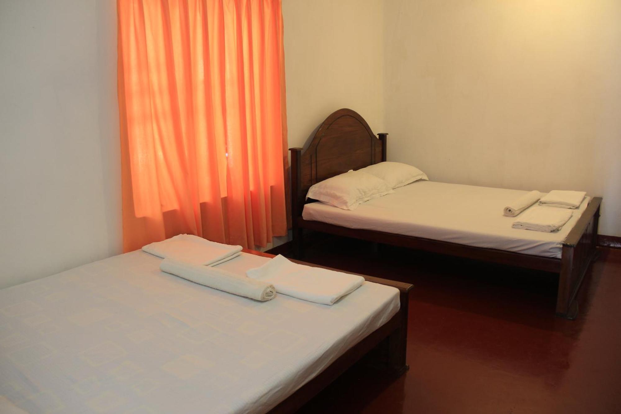 Hotel Little White House Kandy