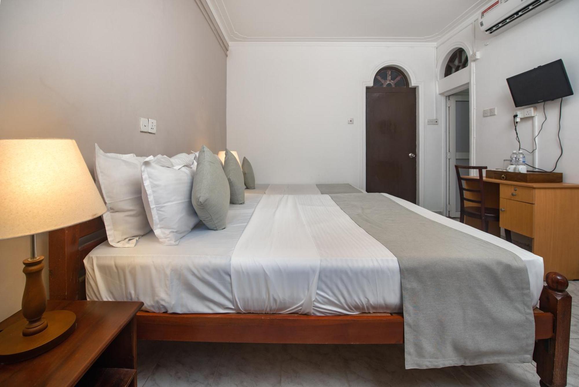 Ceyloni Residency Hotel