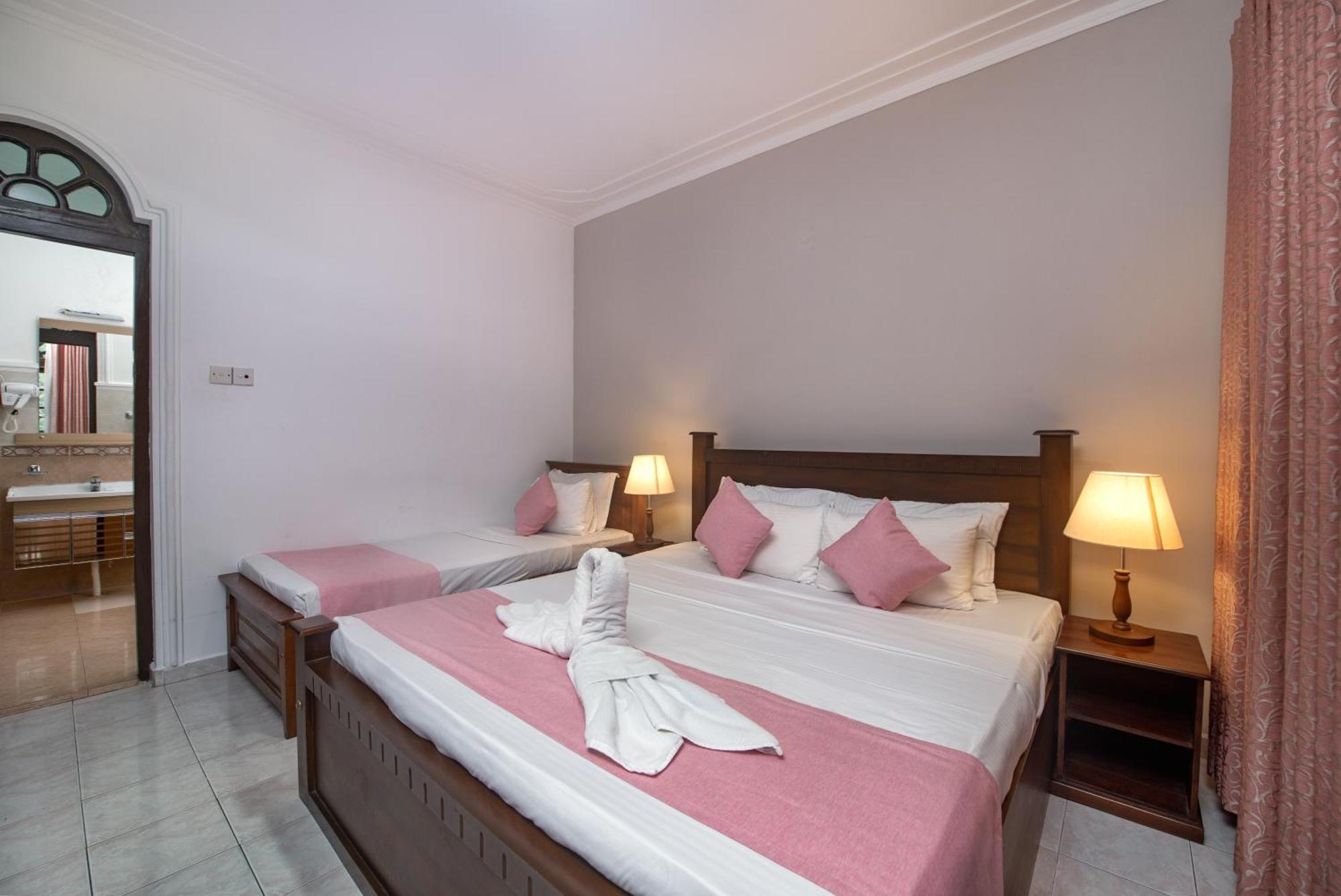 Hotel Ceyloni Residency Kandy