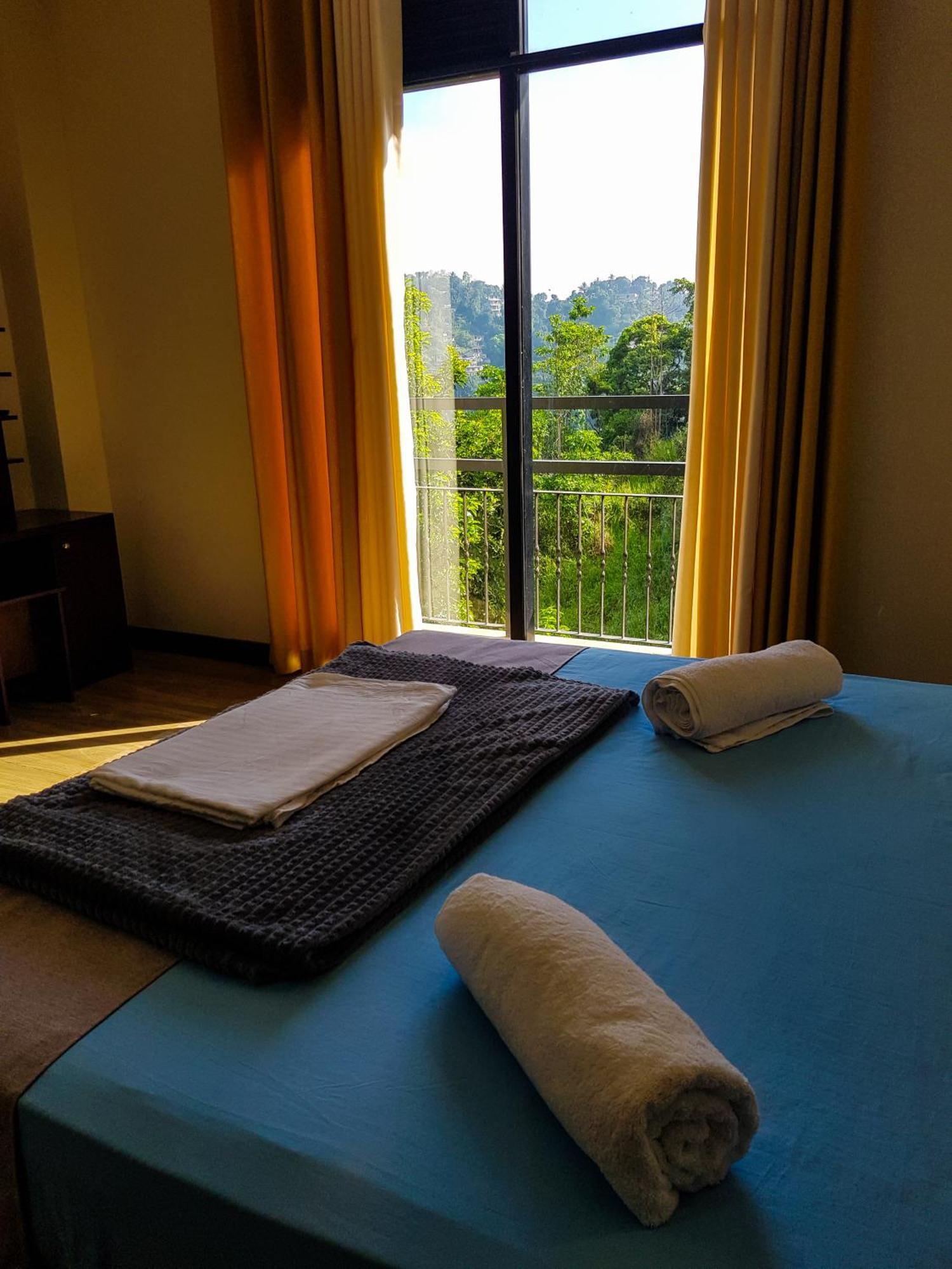 Lush Breeze * Kandy