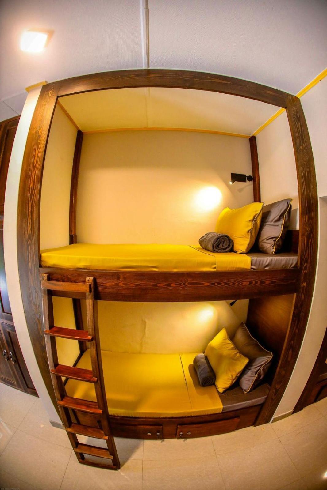Hostel Banana Bunks *