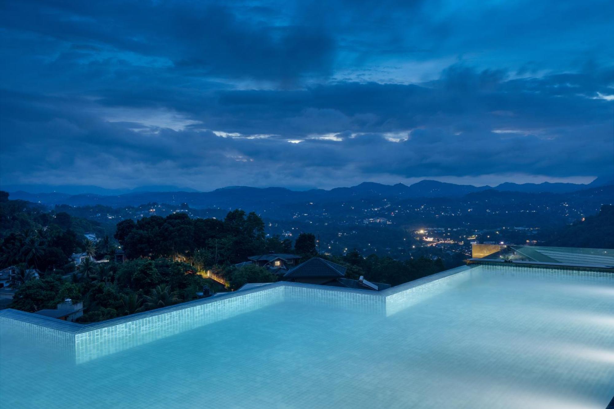 Skyloft By Aaradhya Hotel 4*
