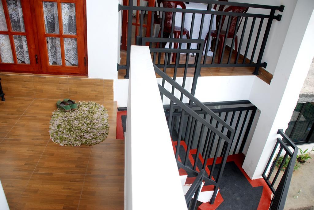 Guest house Kandyan White Homes