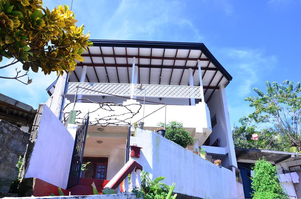 Guest house Kandyan White Homes