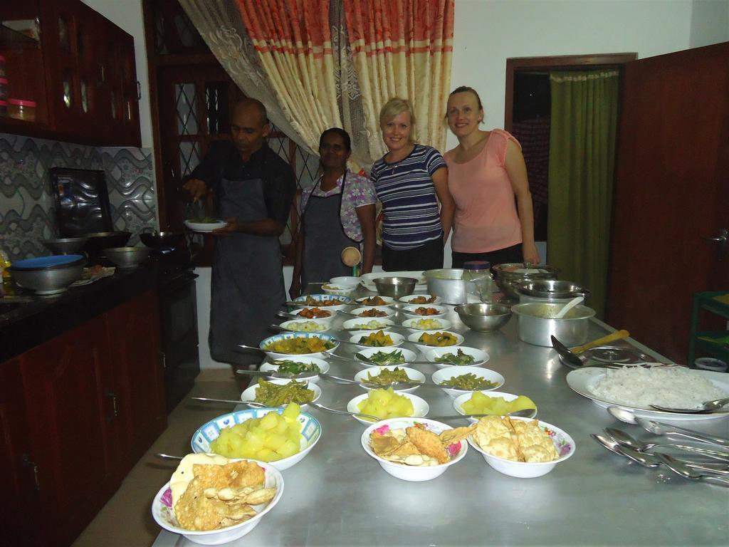 Guest house Kandyan White Homes *