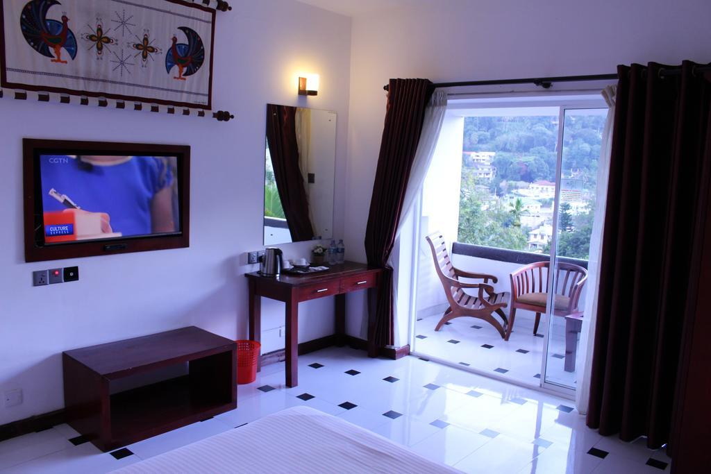 Kandyan Hotel 4*