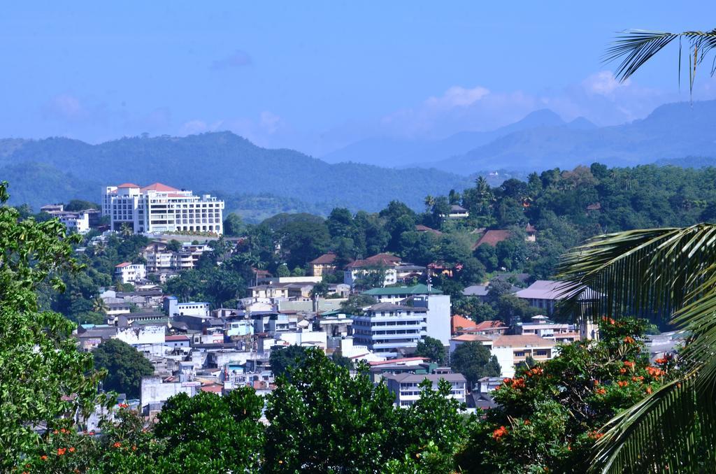 Guest house Kandyan White Homes