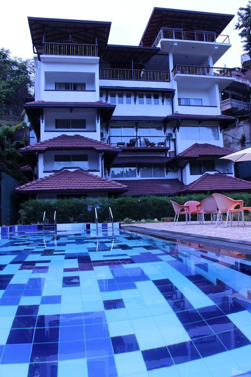 Hotel Kandyan 4*