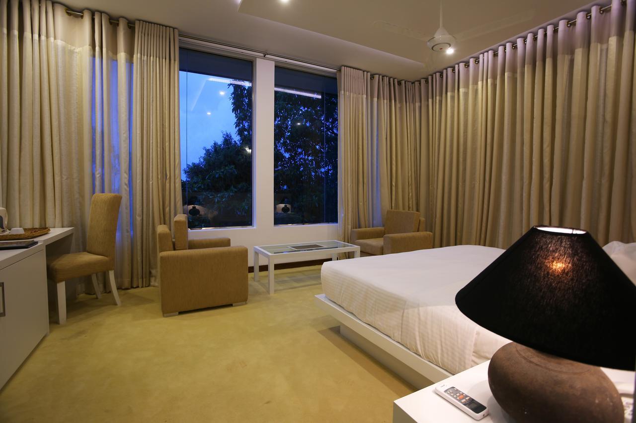 Hotel Randholee &
