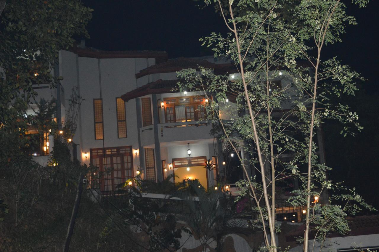 Familia Hotel Kandy