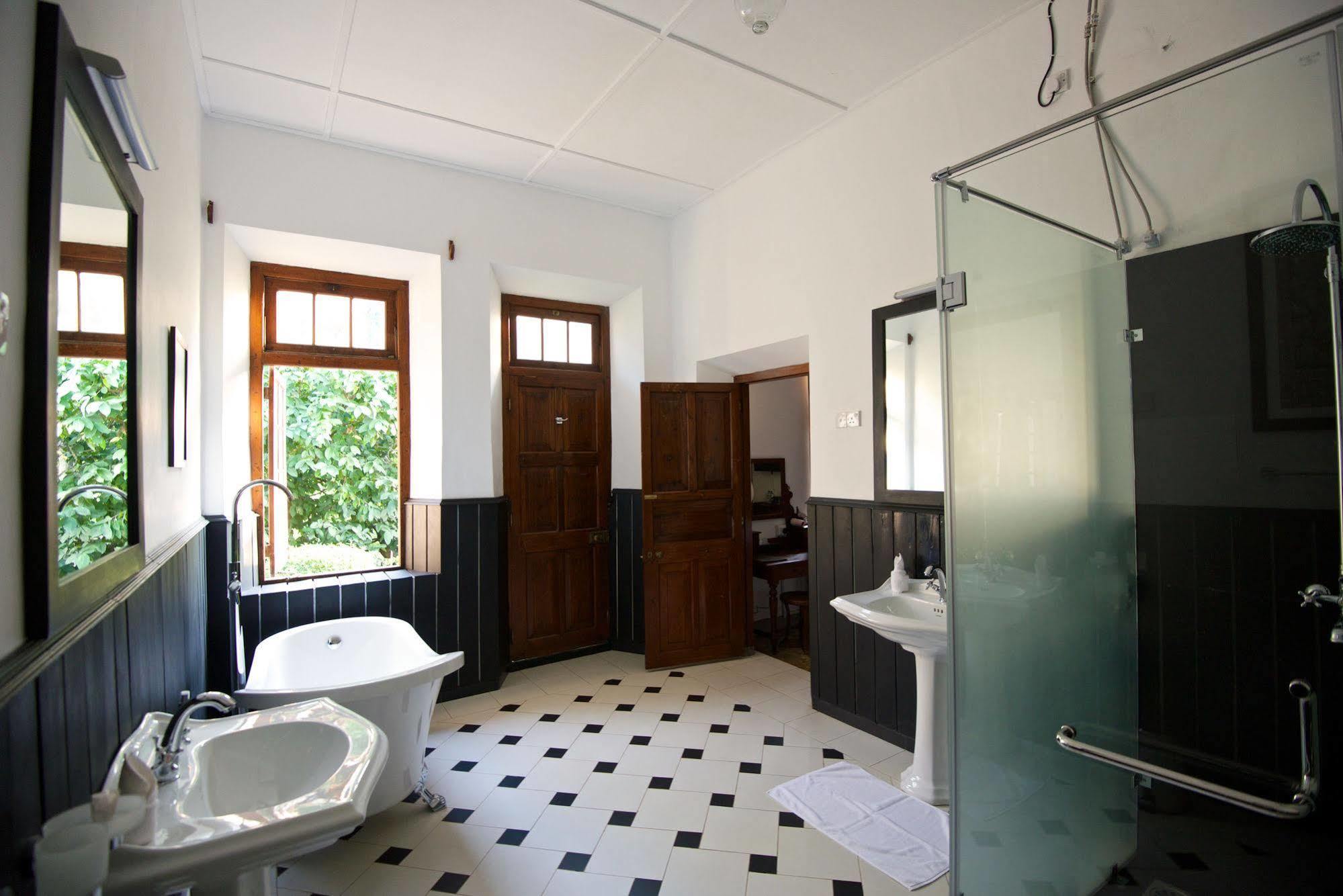 Mountbatten Bungalow- Thema Collection