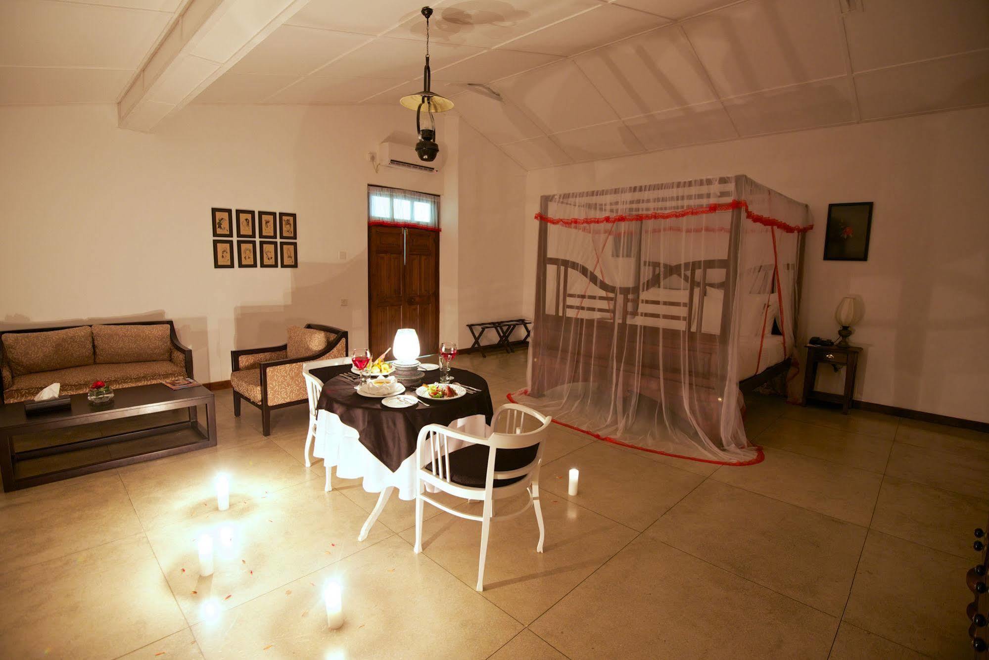 Mountbatten Bungalow- Thema Collection
