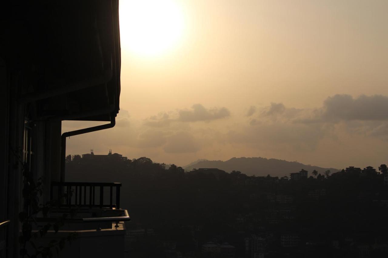 The Peak Pavilion Hotel