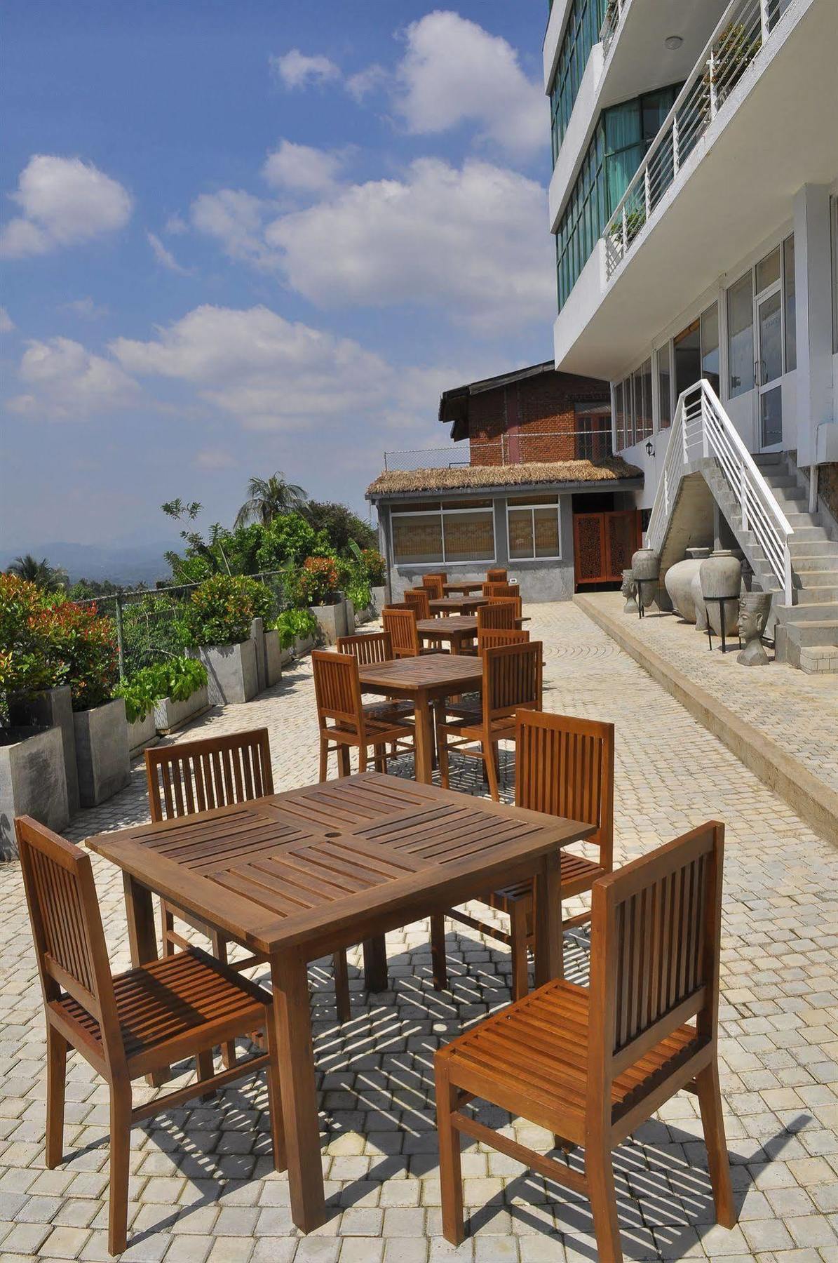 Hotel Amaara Sky Kandy