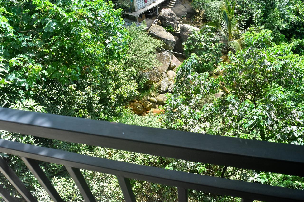 Dilruk * Kandy