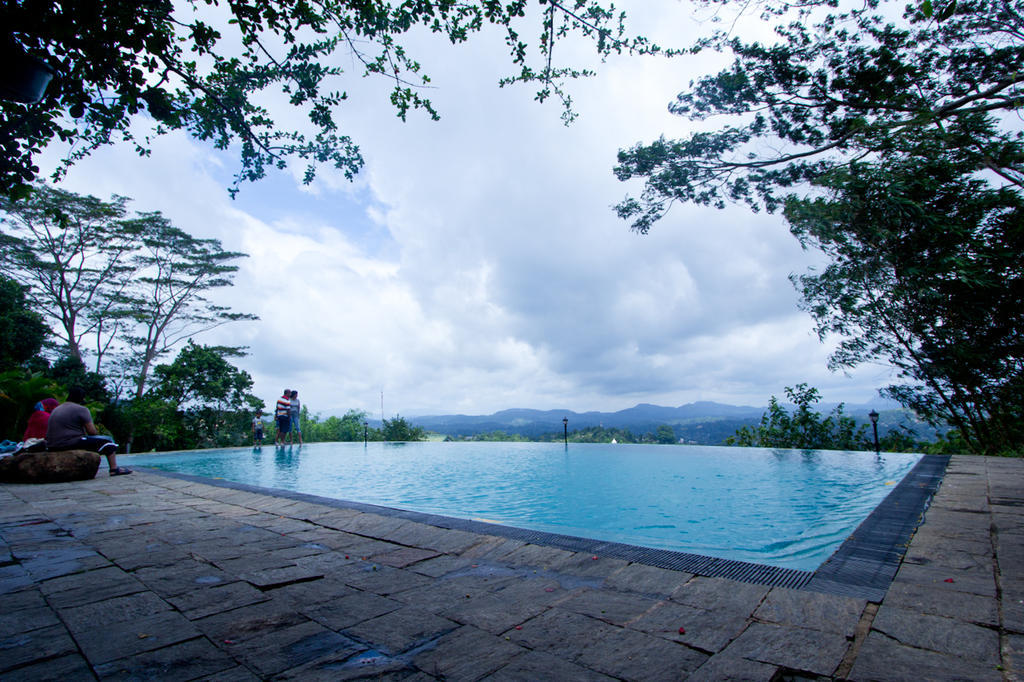 Hotel Randholee &