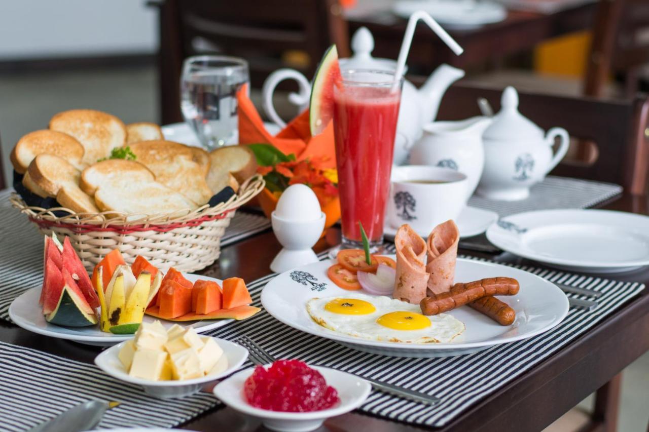 Hotel Avora 3*