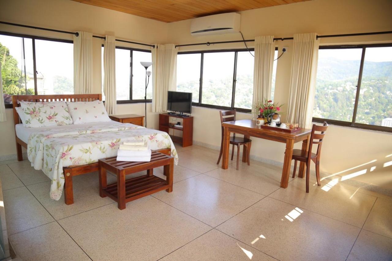 The Views - 360 Mountain View *