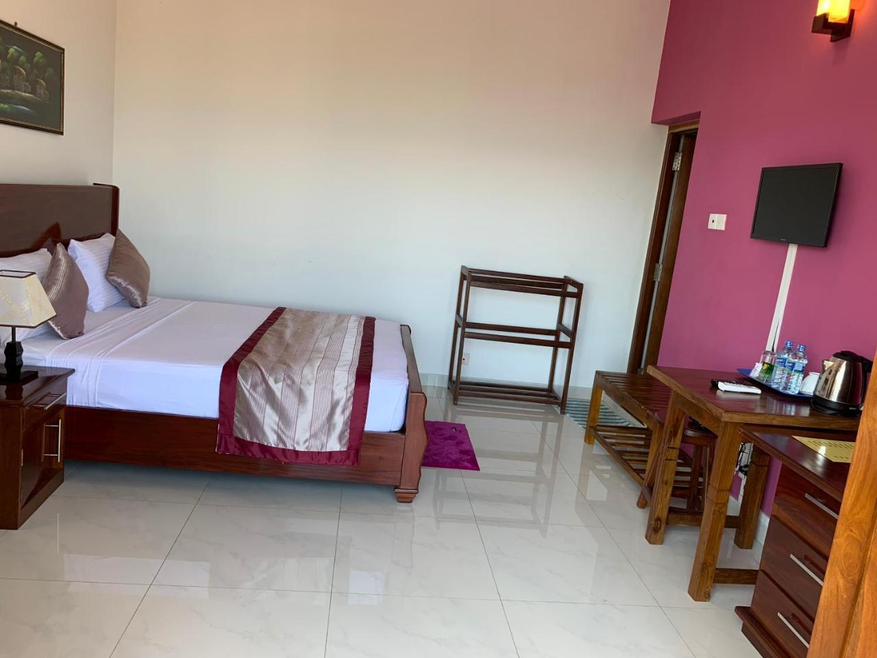 Serenity Hill Oasis Inn