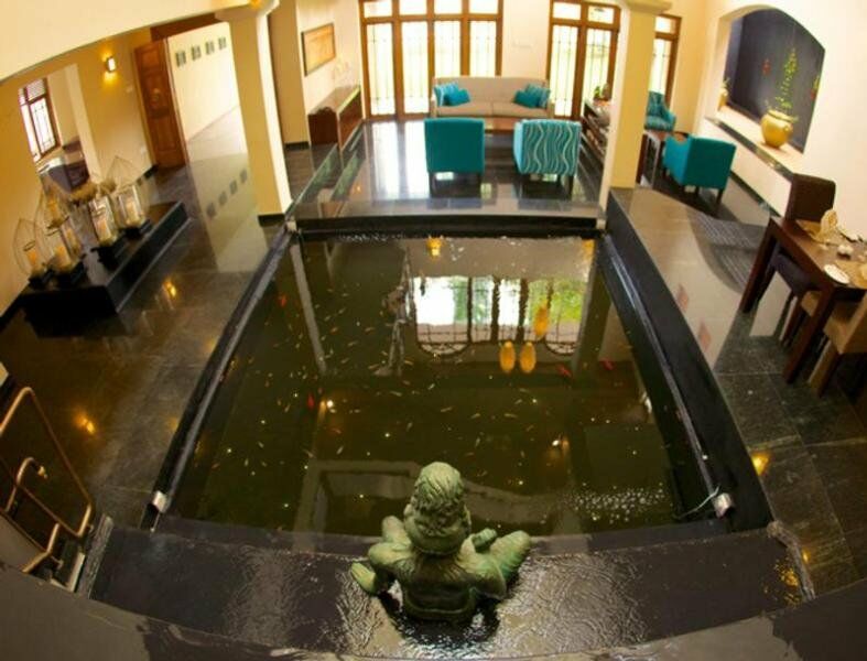 Clove Hotel