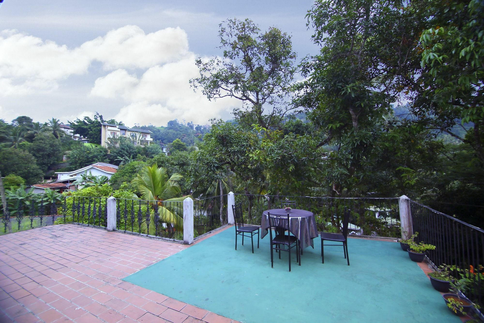 Crystal Lodge Kandy