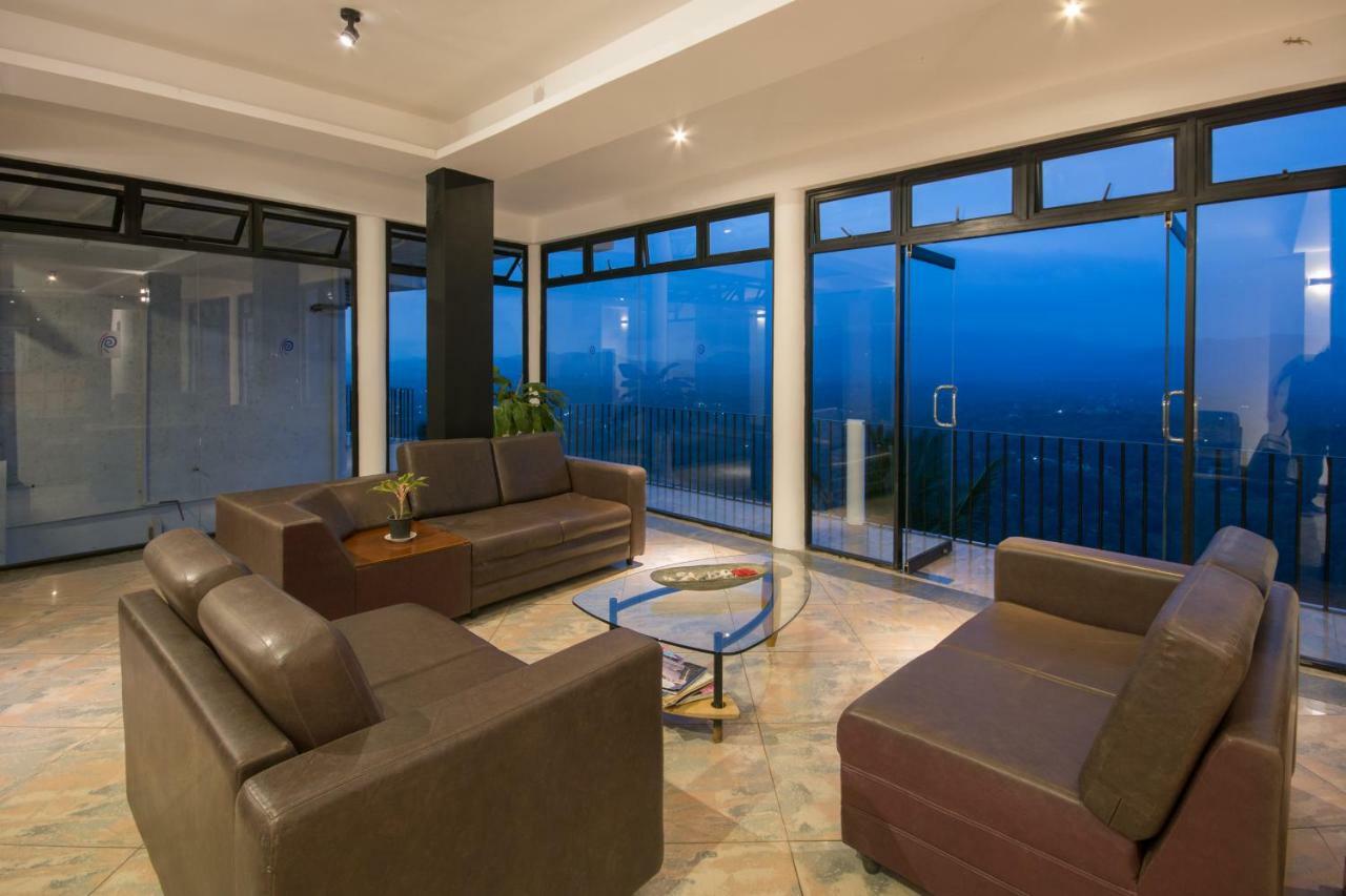 Ceyloni Panorama Hotel 3*