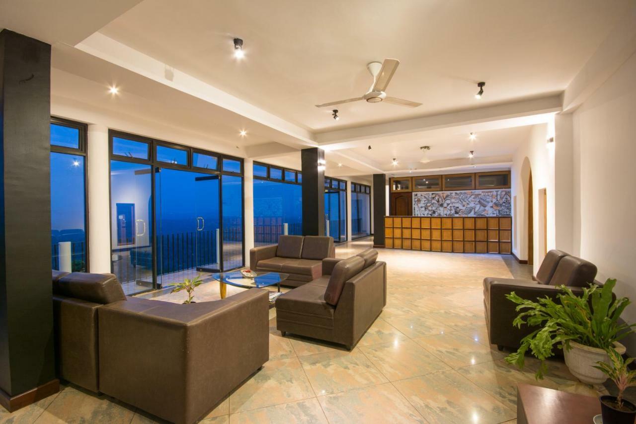Hotel Ceyloni Panorama